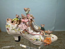 Load image into Gallery viewer, Taller Targioni OOAK Mouse Family Making High Heel Shoe