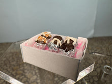 Load image into Gallery viewer, Dollhouse Miniature ~ Artisan Handmade Pastry Box