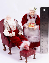Load image into Gallery viewer, Dollhouse Miniature ~ Mr. & Mrs. Santa Claus Pair - Fern Vasi