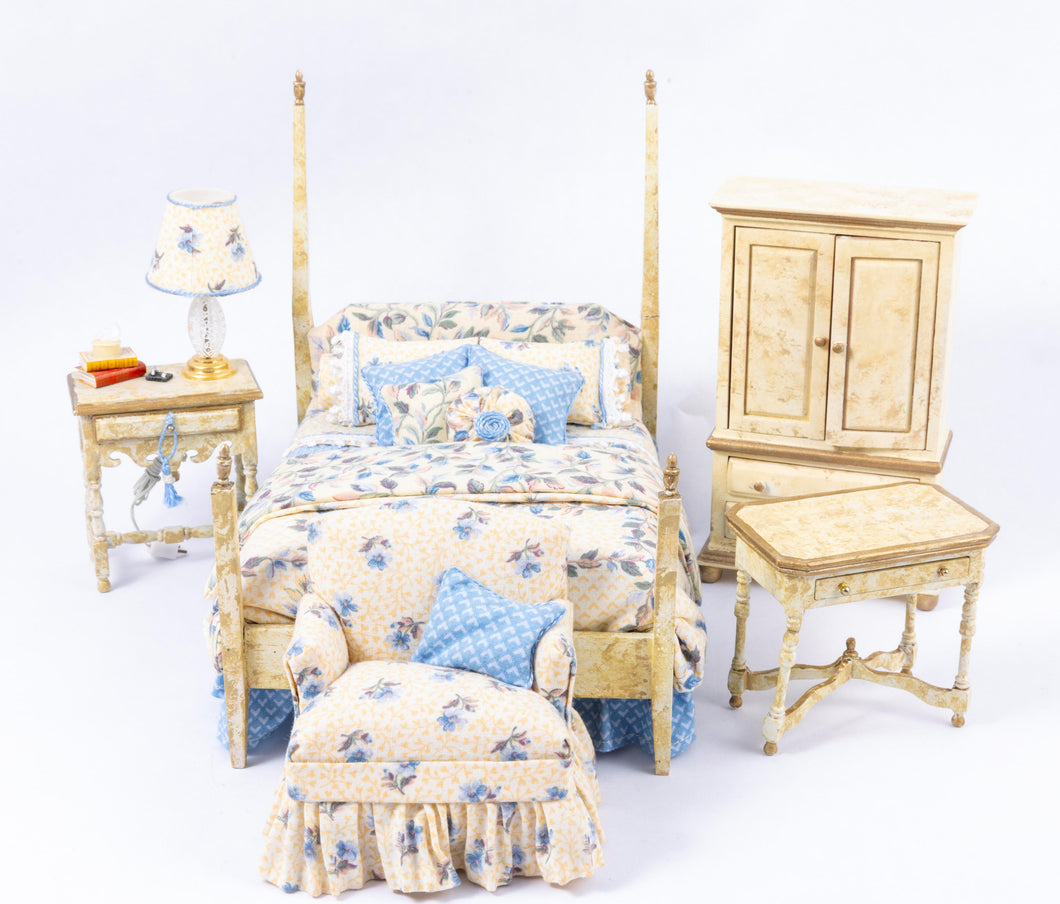 5 Piece Cream Bedroom Set with Lorraine Scuderi Bed