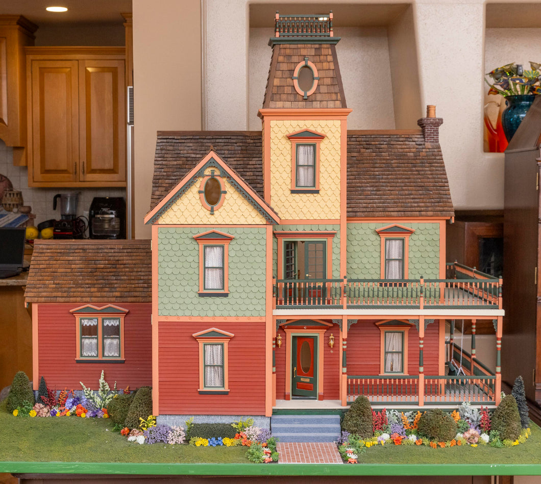 13 Room Decorated Dollhouse With Porch And Landscaping