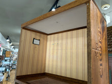 Load image into Gallery viewer, Wine Box Roombox
