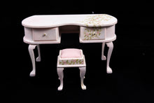 Load image into Gallery viewer, Dollhouse Miniature ~ IGMA Carol Young Six Piece Canopy Bedroom Set
