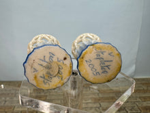 Load image into Gallery viewer, Dollhouse Miniature ~ Artisan Vince Stapleton Handmade Pair Of Flower Vases
