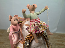 Load image into Gallery viewer, Taller Targioni OOAK Mouse Family Making High Heel Shoe
