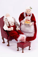 Load image into Gallery viewer, Dollhouse Miniature ~ Mr. &amp; Mrs. Santa Claus Pair - Fern Vasi
