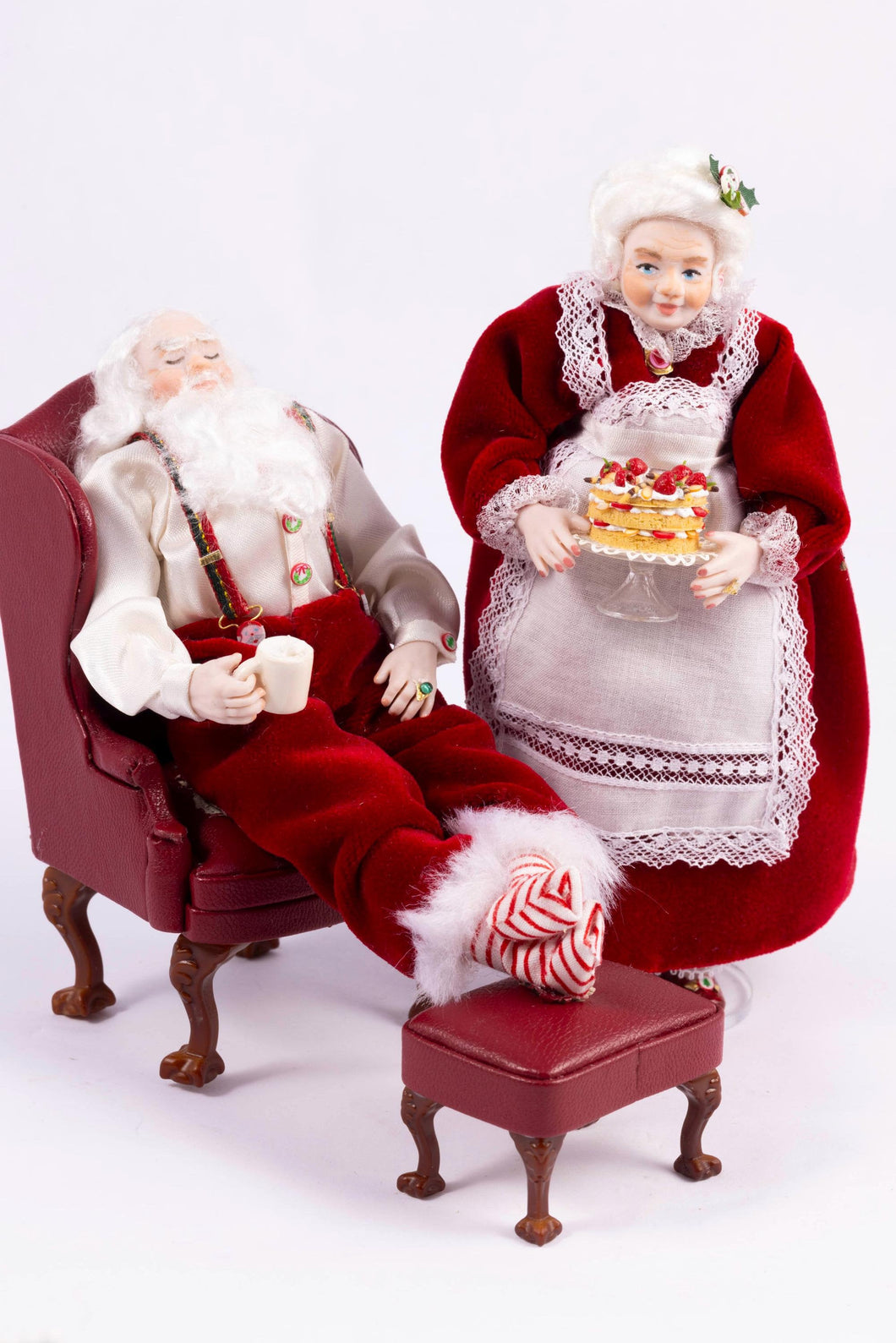 Dollhouse Miniature ~ Mr. & Mrs. Santa Claus Pair - Fern Vasi