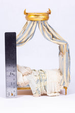 Load image into Gallery viewer, Dollhouse Miniature ~ June Clinkscale Elegant Decorated Blue Toile Bed

