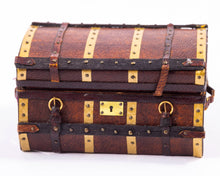 Load image into Gallery viewer, Men&#39;s Decorated Trunk with Leather Shoes
