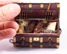 Load image into Gallery viewer, Men&#39;s Decorated Trunk with Leather Shoes
