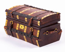 Load image into Gallery viewer, Men&#39;s Decorated Trunk with Leather Shoes
