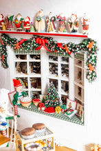 Load image into Gallery viewer, Christmas Decorated Roombox
