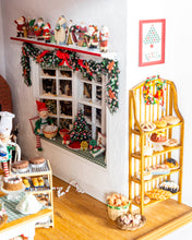 Load image into Gallery viewer, Christmas Decorated Roombox
