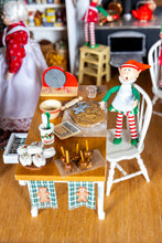 Load image into Gallery viewer, Christmas Decorated Roombox
