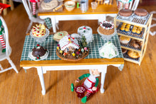 Load image into Gallery viewer, Christmas Decorated Roombox
