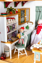 Load image into Gallery viewer, Christmas Decorated Roombox
