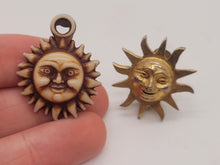 Load image into Gallery viewer, 2pc Celestial Suns - Pendant and Metal Clip
