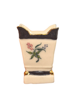 Load image into Gallery viewer, Ron Benson – Handpainted Porcelain Planter
