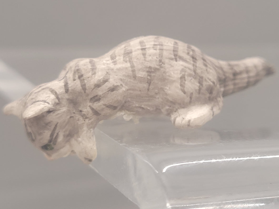 Resin Grey Tabby Cat Peeking over Edge