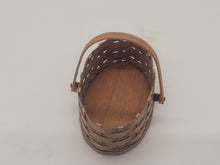 Load image into Gallery viewer, Al Chandronnait – Oval Woven Basket with Moving Handle
