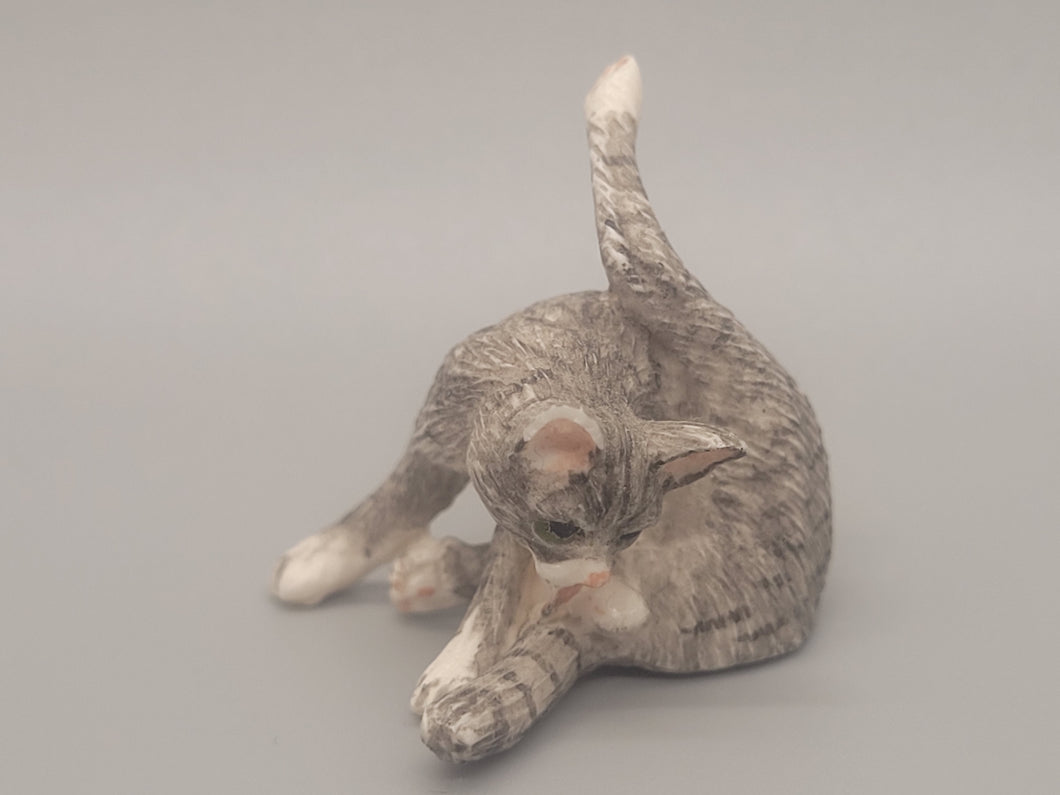Resin Grey Tabby Cat Grooming Self