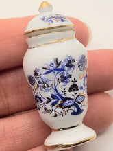 Load image into Gallery viewer, Dollhouse Miniature ~ Large Floral Urn by Reutter Porcelain
