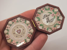 Load image into Gallery viewer, 1½&quot; Sailor&#39;s Valentine - &quot;Thee I Love&quot; with Hearts, Flowers, and Shells – by Pam Friend

