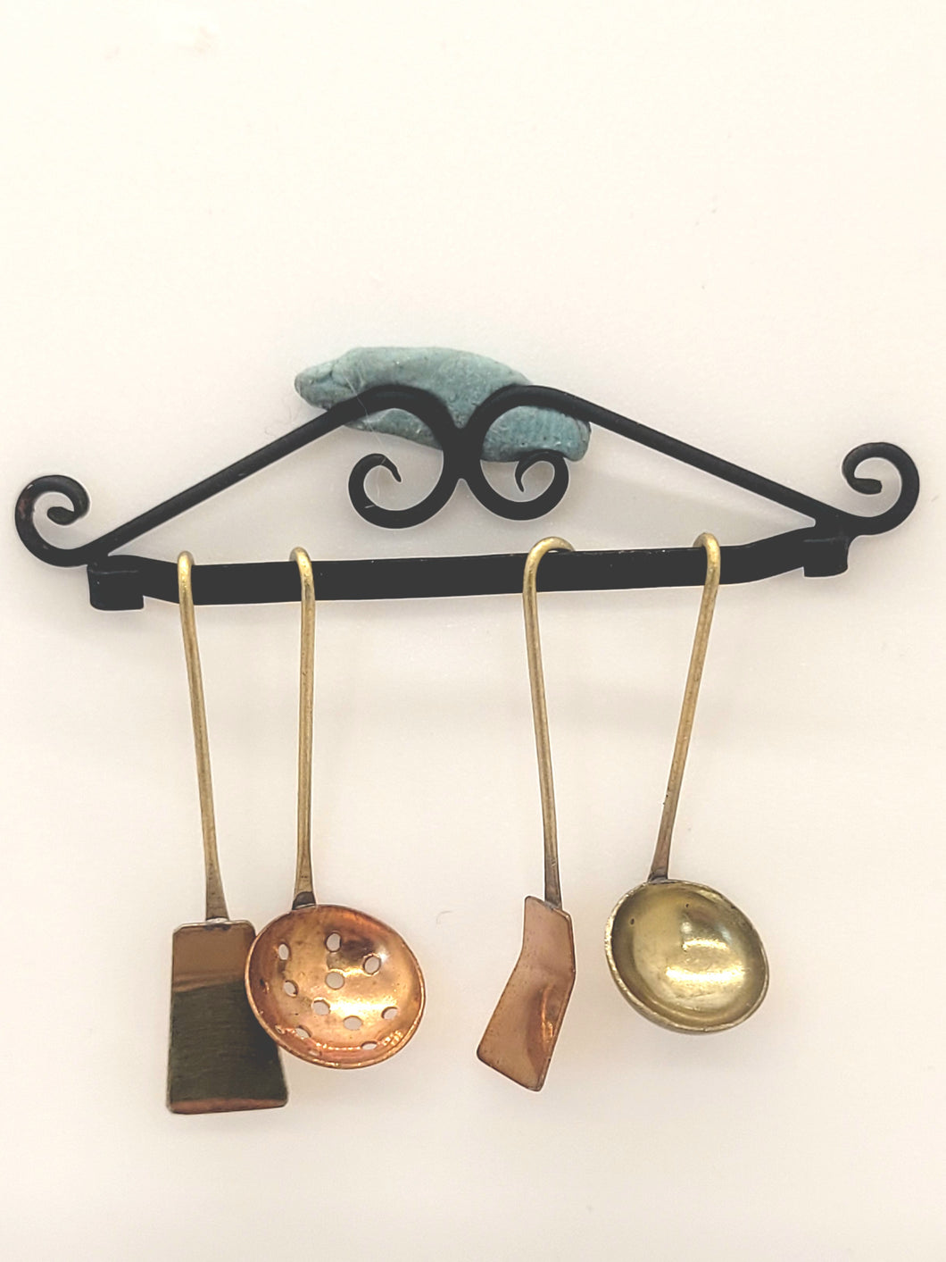 Dollhouse Miniature ~ 1:24 Scale, Metal Hanging Rack for Kitchenware