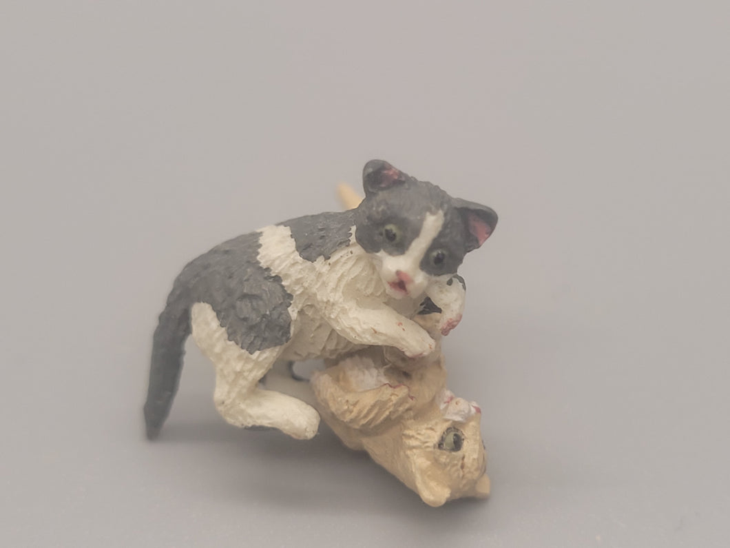 Resin 2 Kittens Playing