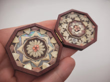 Load image into Gallery viewer, 1½&quot; Sailor&#39;s Valentine with White and Pink Shells &amp; Flowers – by Pam Friend
