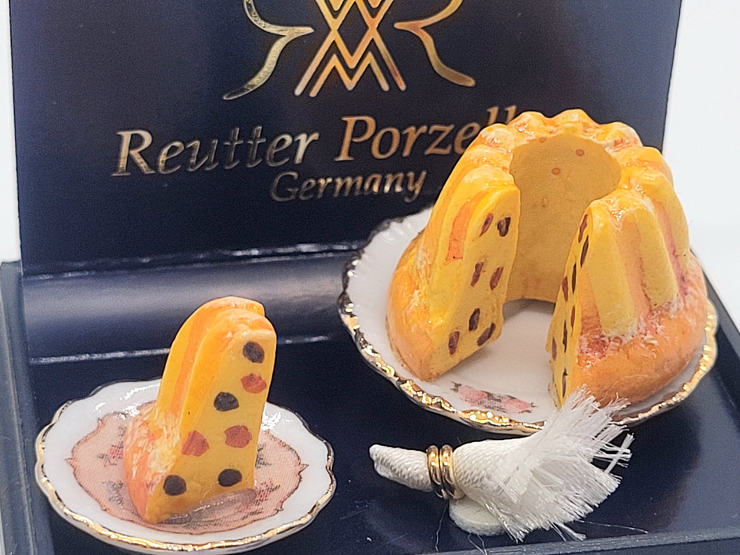 Dollhouse Miniature ~ Reutter Porcelain 3pc Fruitcake Set
