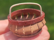 Load image into Gallery viewer, Al Chandronnait – Round Basket with Handle (#29)
