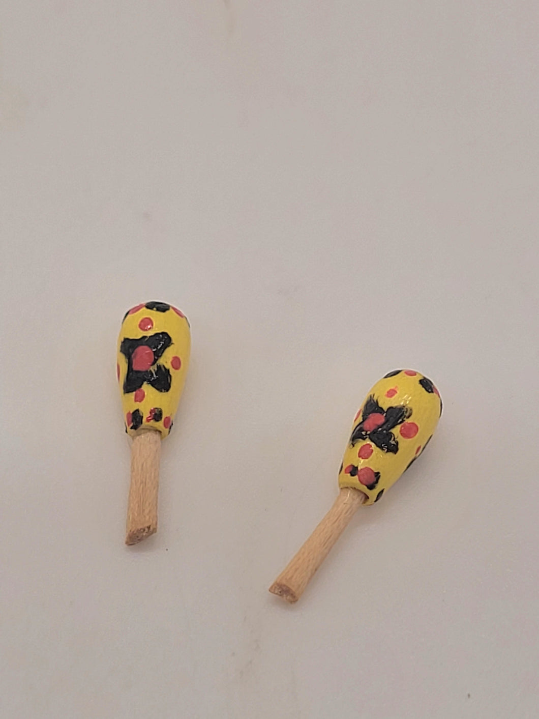Dollhouse Miniature ~ 1:12 Scale, Handpainted Maracas 2pc Set