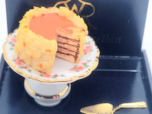 Load image into Gallery viewer, Dollhouse Miniature ~ Reutter Porcelain 2 piece Cake Set
