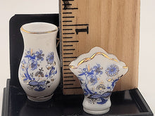 Load image into Gallery viewer, Dollhouse Miniature ~ 1:12 Scale, Blue Pattern Flower Vases Set by Reutter Porcelain
