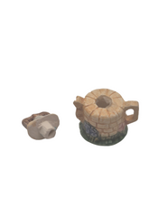 Load image into Gallery viewer, Valerie Casson – Ceramic Well-Style Teapot w/ Removable Lid

