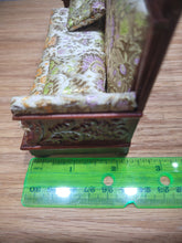 Load image into Gallery viewer, Fancy Asian Floral Golden Designed Bench
