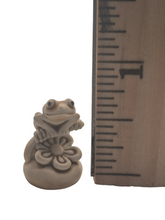 Load image into Gallery viewer, Zadar – Unpainted Frog Figurine
