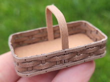Load image into Gallery viewer, Al Chandronnait - Shallow Basket with Handle
