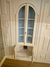 Load image into Gallery viewer, Colonial Living Room Roombox with Pewter Candlestick Chandelier *Pre-Owned*
