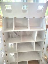 Load image into Gallery viewer, Front-Opening 14 Room English Townhouse
