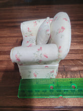 Load image into Gallery viewer, Off-White/Cream Floral Chair with Pillow
