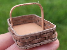 Load image into Gallery viewer, Al Chandronnait - Shallow Basket with Handle
