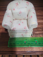 Load image into Gallery viewer, Off-White/Cream Floral Chair with Pillow
