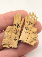 Load image into Gallery viewer, Dollhouse Miniature ~ 1:12 Scale, Leather Painted Ladie&#39;s Gloves

