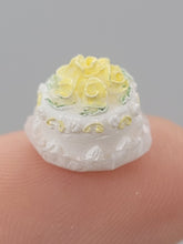 Load image into Gallery viewer, Dollhouse Miniature ~ 1/4&quot; Scale, Small Vanilla Cake with Yellow Lemon Icing Decor
