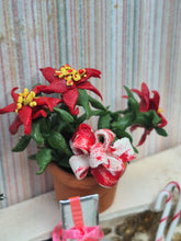 Load image into Gallery viewer, Corner Christmas Roombox Diorama *Pre-Owned*
