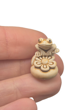 Load image into Gallery viewer, Zadar – Unpainted Frog Figurine
