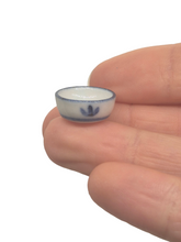 Load image into Gallery viewer, James Clark – Small Bowl w/ Leaf  Design
