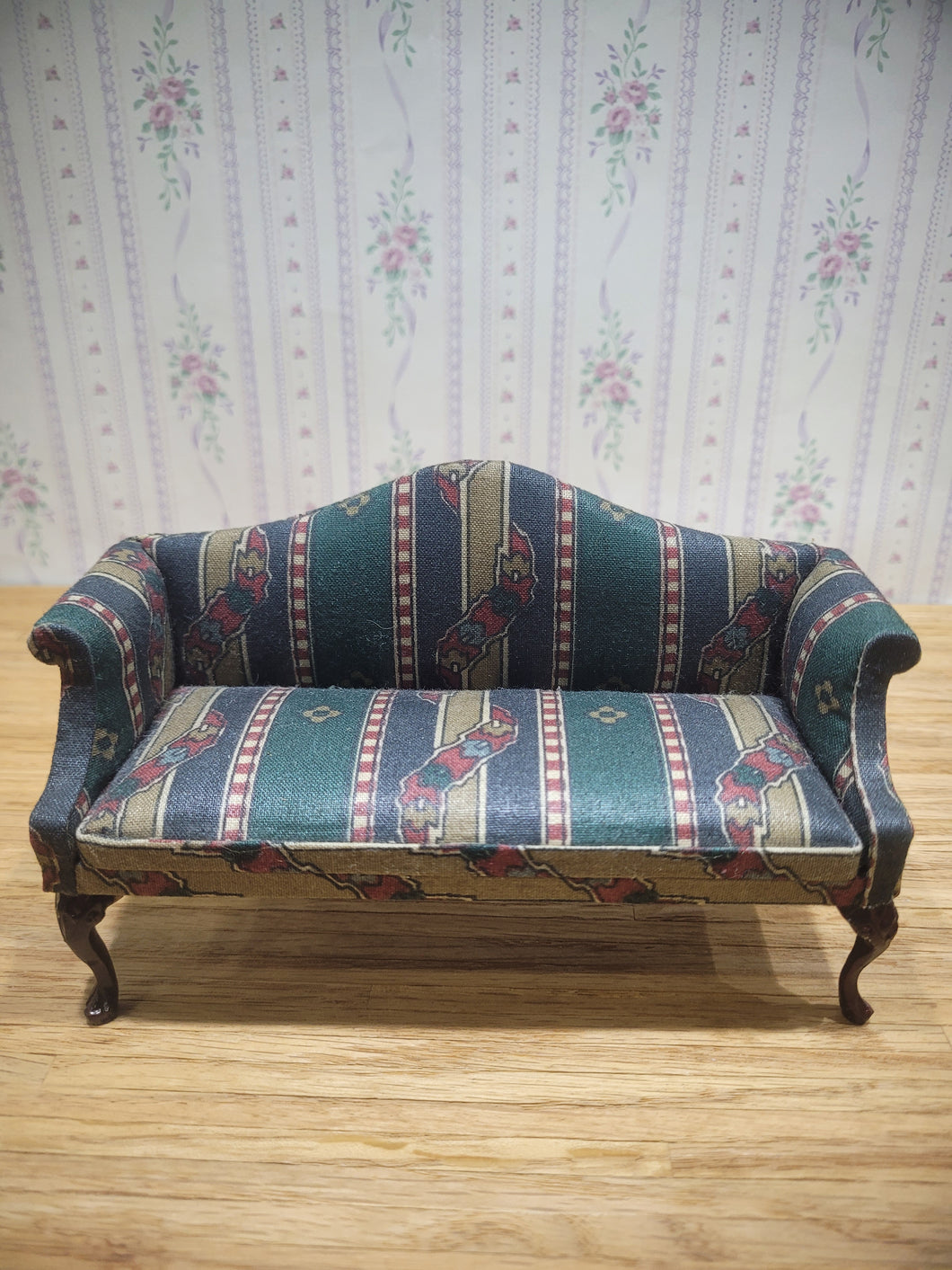 ☆ SALE ☆ Floral Green & Multi-Patterned Couch
